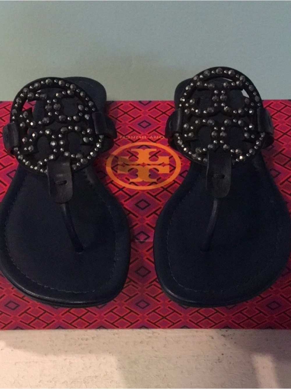 AUTHENTIC W/ RINESTONES  Tory Burch Black Leather Logo Medallion BLACK